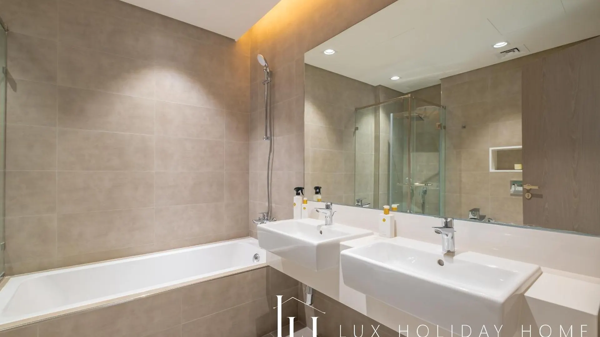 Lux The District One Lagoon View Suite 3 Dubai 0*,