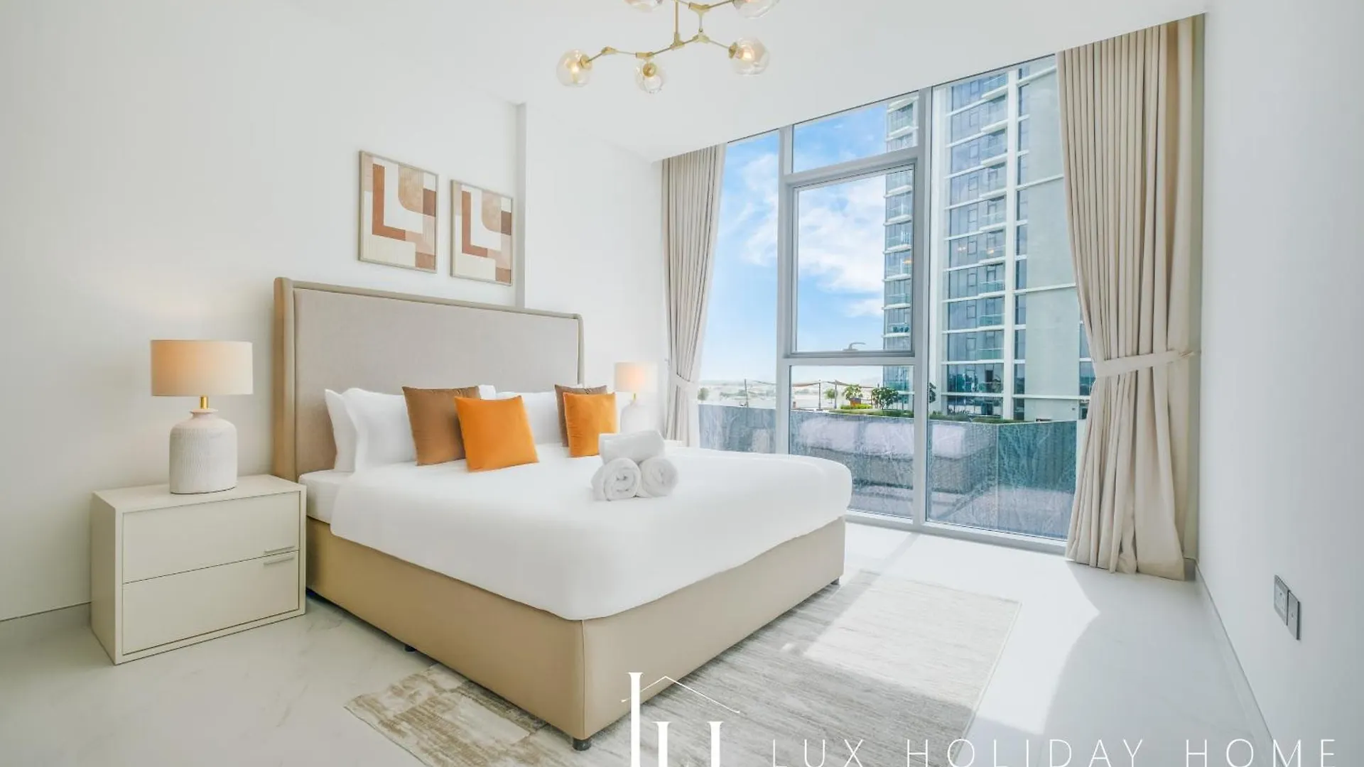 Lux The District One Lagoon View Suite 3 Dubai
